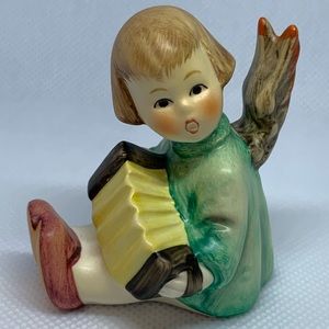 Hummel | Angel with Accordion